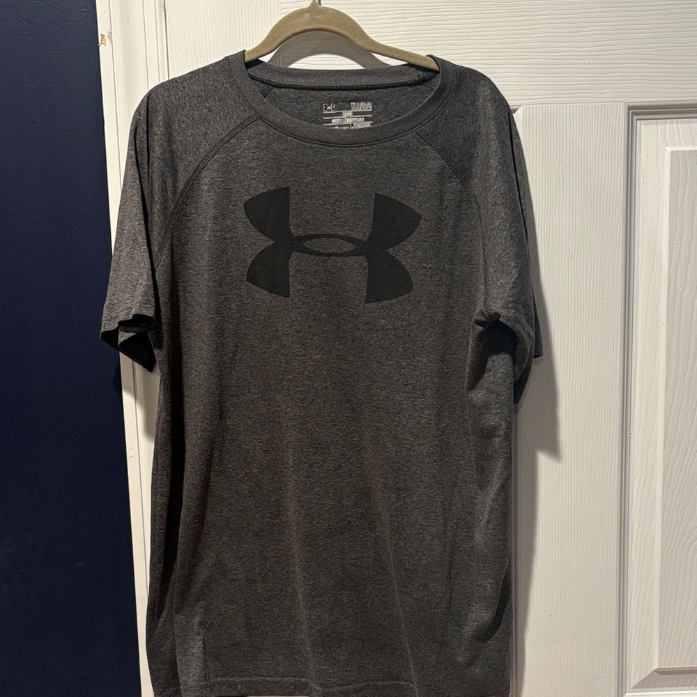 Under Armour Boys Dark Gray Short Sleeve Tee
NWOT